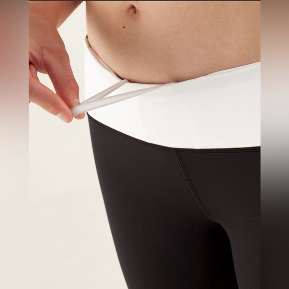 Lululemon Athletica Run: Mod Moves Crop in Black / White women’s size 8 - Picture 4 of 14